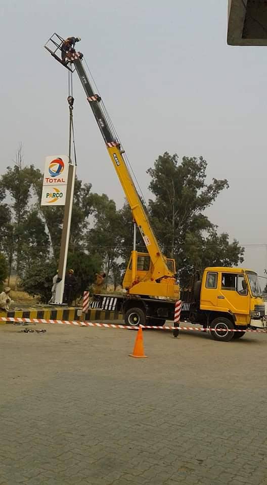 heavy machinery loading unloading 3