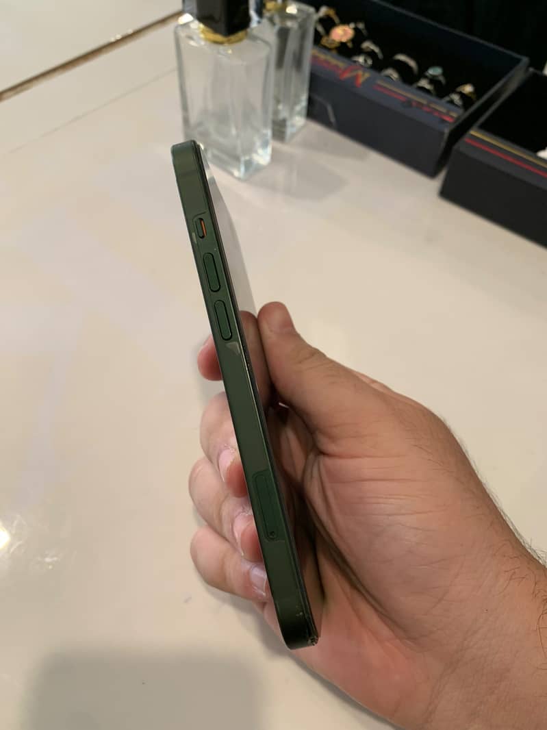 Apple iPhone 13 1