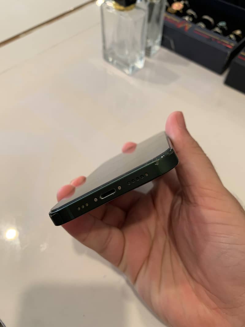 Apple iPhone 13 4