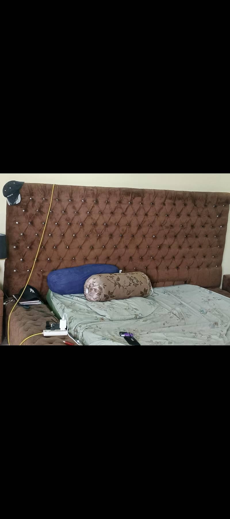 King size bed 0