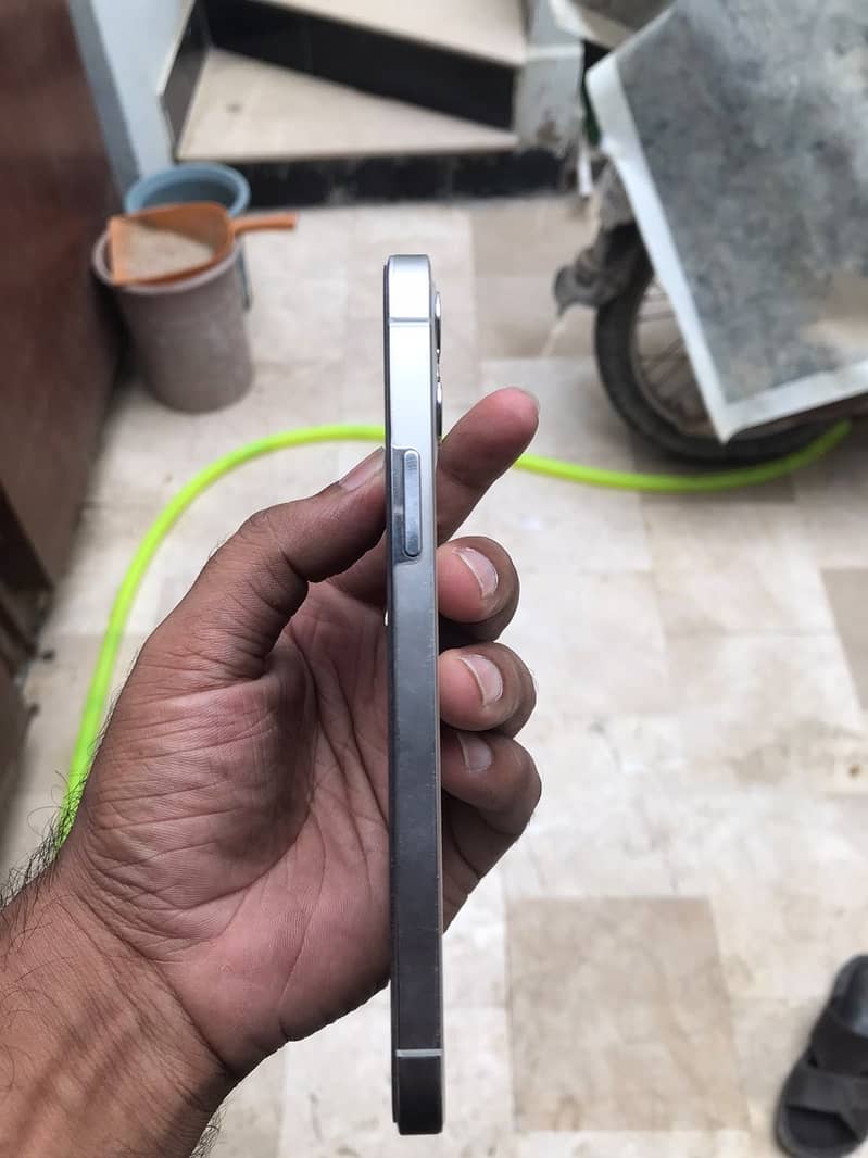 Apple iPhone 12 Pro 1