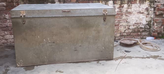 Iron Trunk Paiti