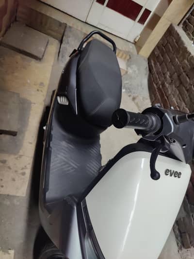 Evee S1 Electric Scooty – Good Condition – Urgent Sale