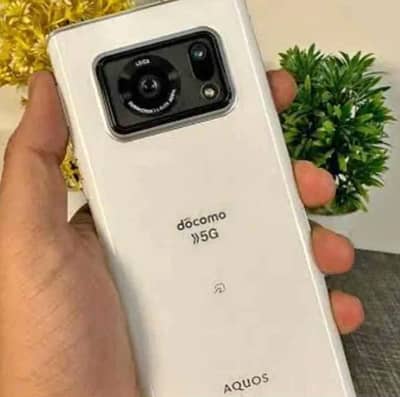 Aquos R6 ka screen chaiye agar kisi k pass hai to contact kare