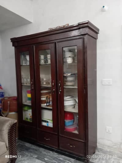 wooden showcase / bartan wale alamari
