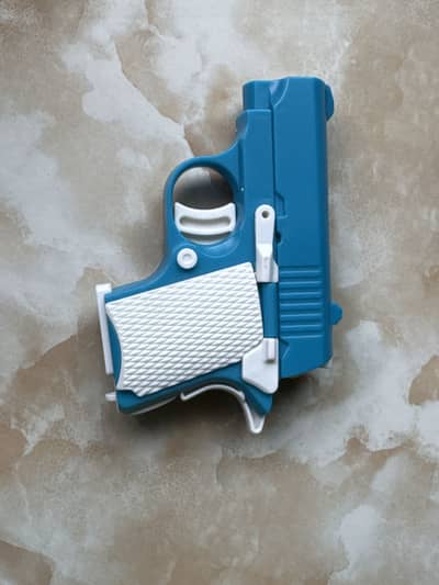 Plastic good quality gun fidget toy (does not shoot bullets)