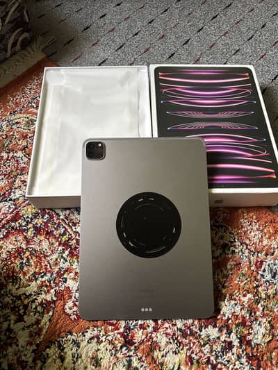 Ipad pro M2 with box