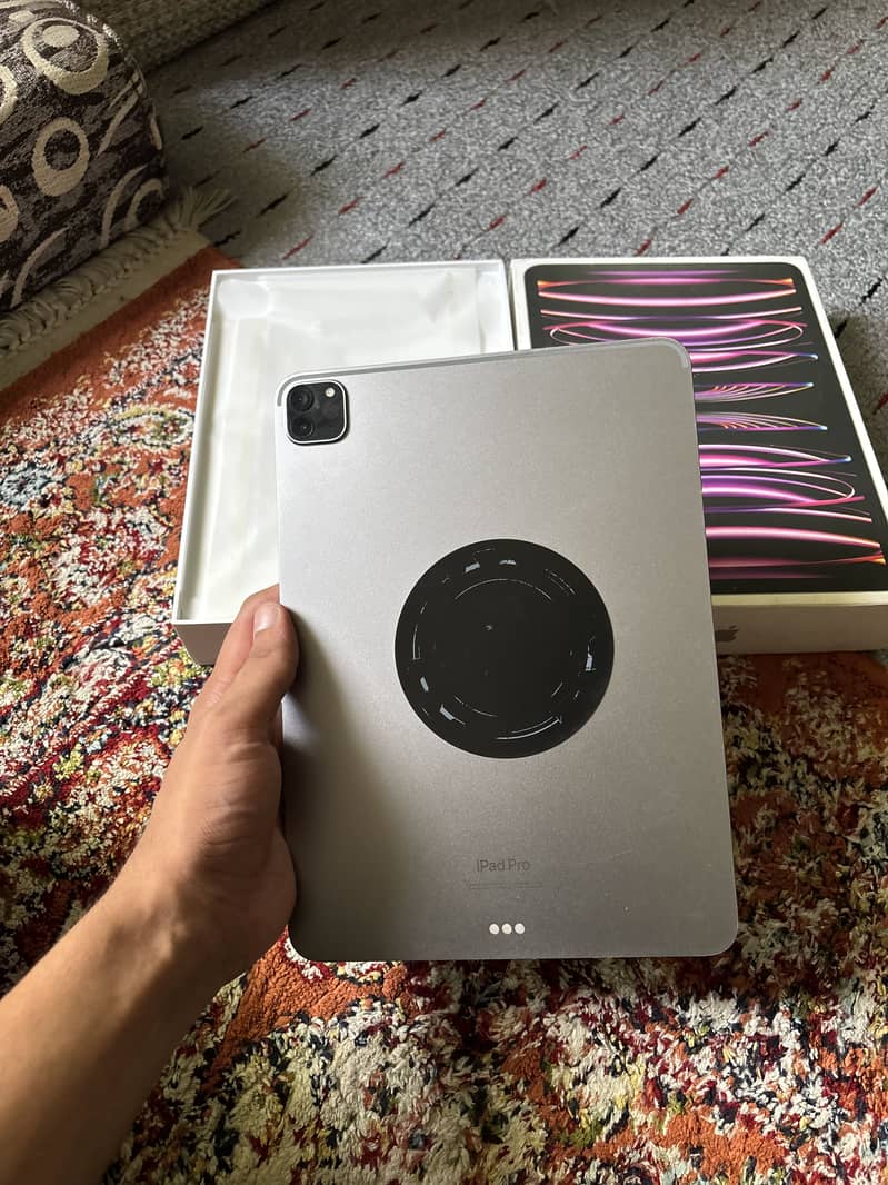 Ipad pro M2 with box 1
