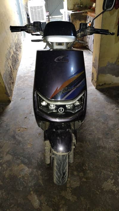 united smart scoty 1000watt 10/8 Millage UpTo 80km one charge