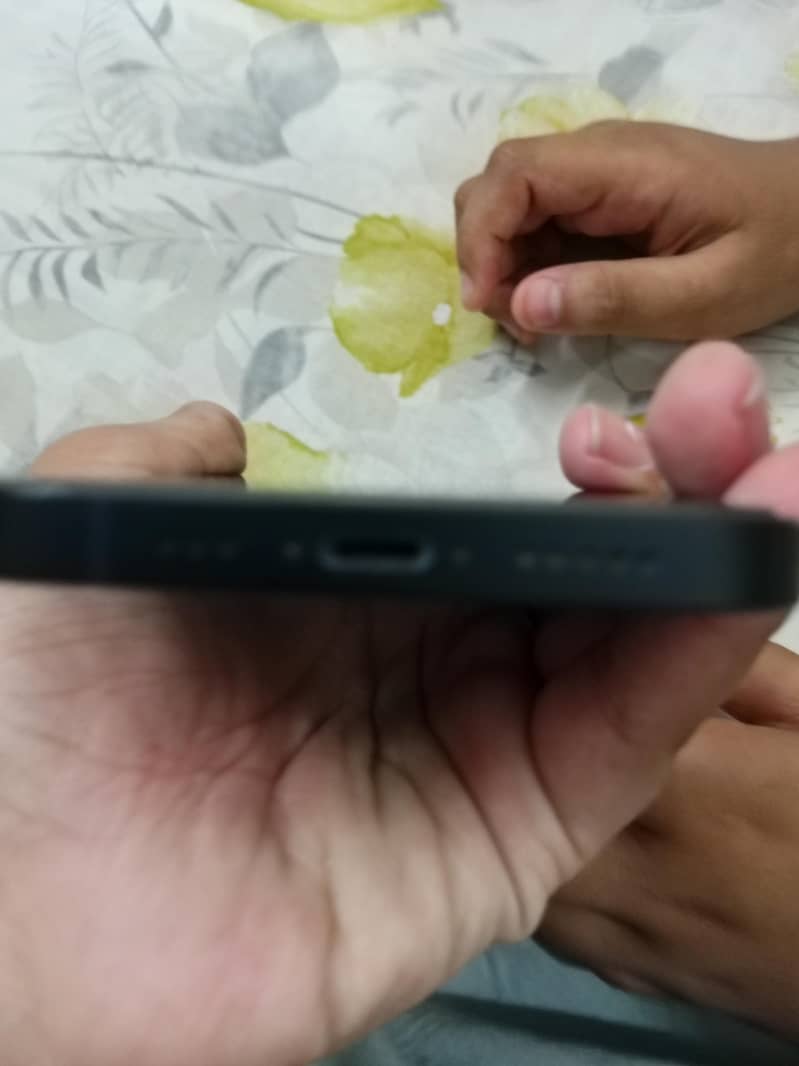 Apple iPhone 13 2
