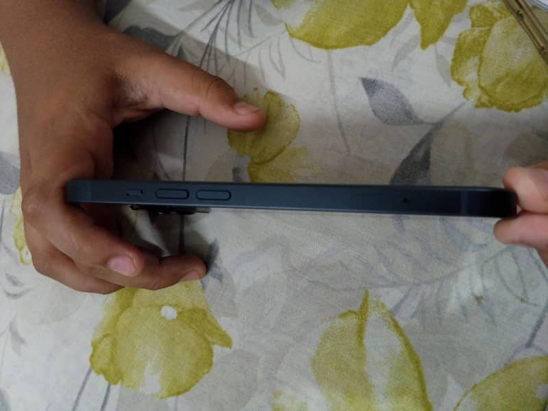 Apple iPhone 13 4