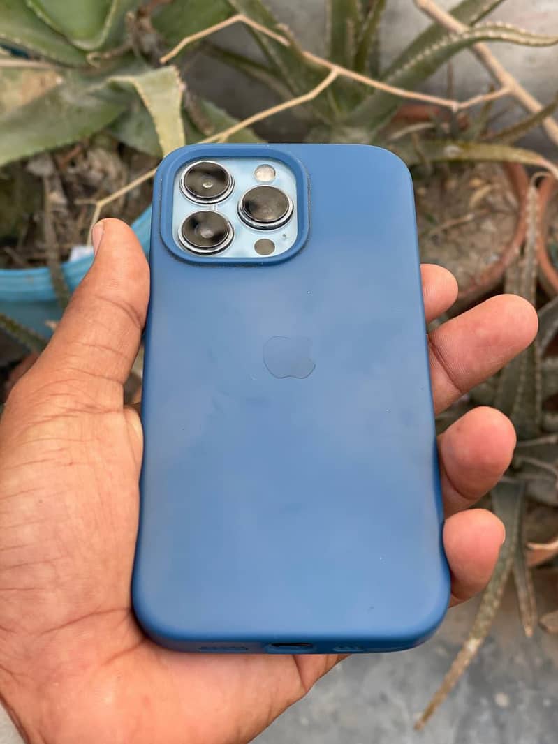Apple iPhone 13 Pro 2