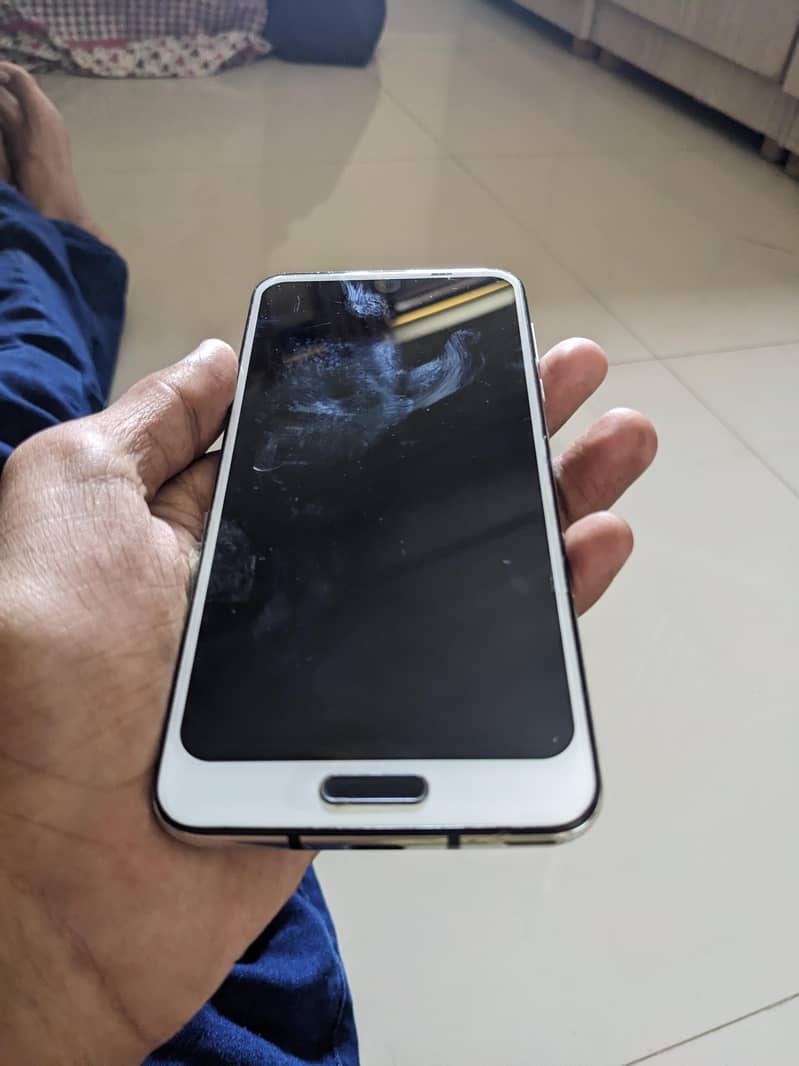 Sharp Aquos R2 1
