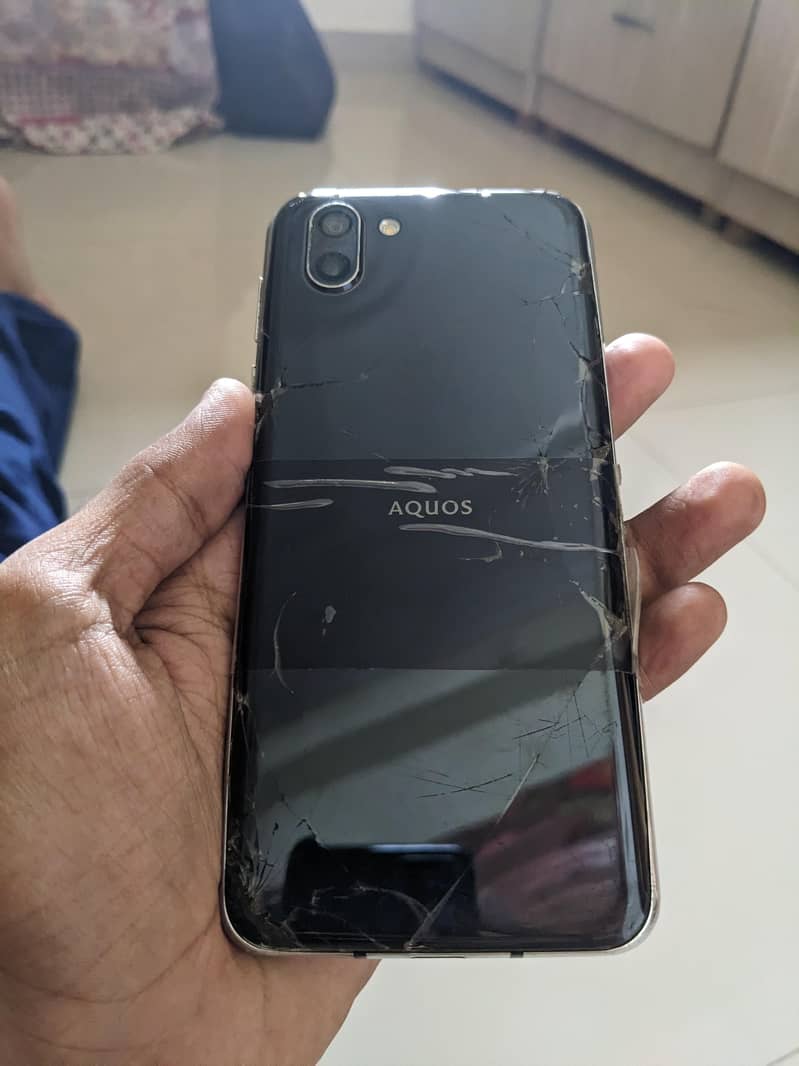 Sharp Aquos R2 3