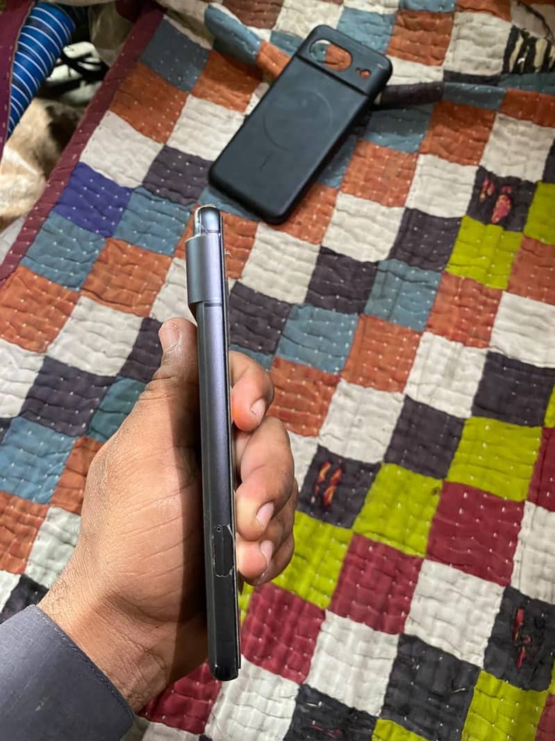 Google Pixel 8 4