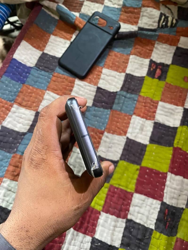Google Pixel 8 5