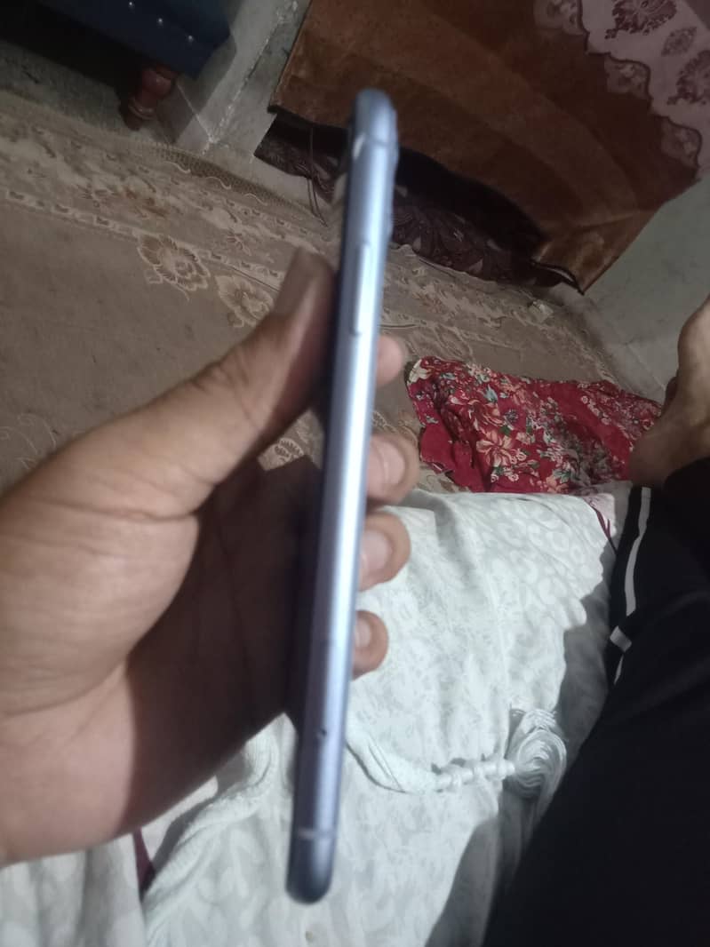 Apple iPhone 11 6