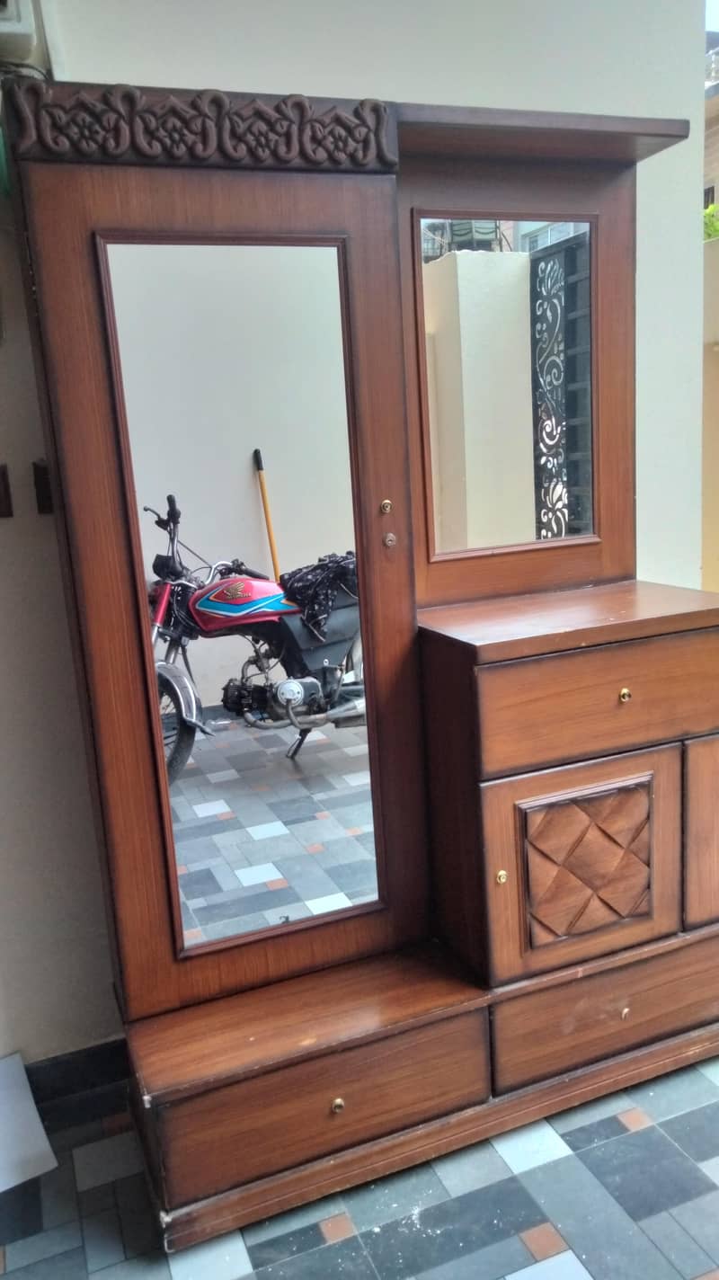 Dressing Table 0