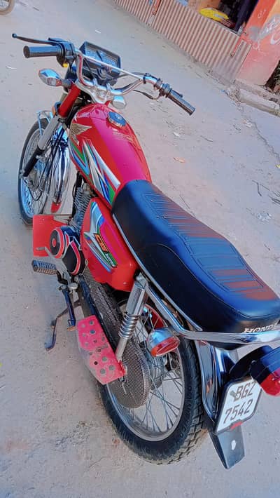 Honda 125 condition 10/10 all genuine all documents clear.