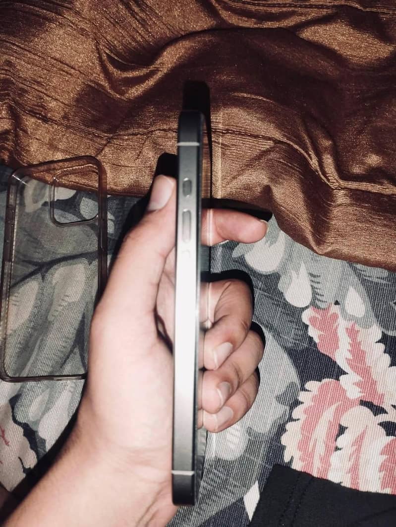Apple iPhone 15 Pro 3
