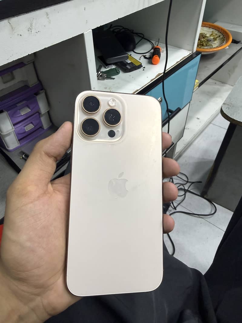Apple iPhone 16 Pro Max 0