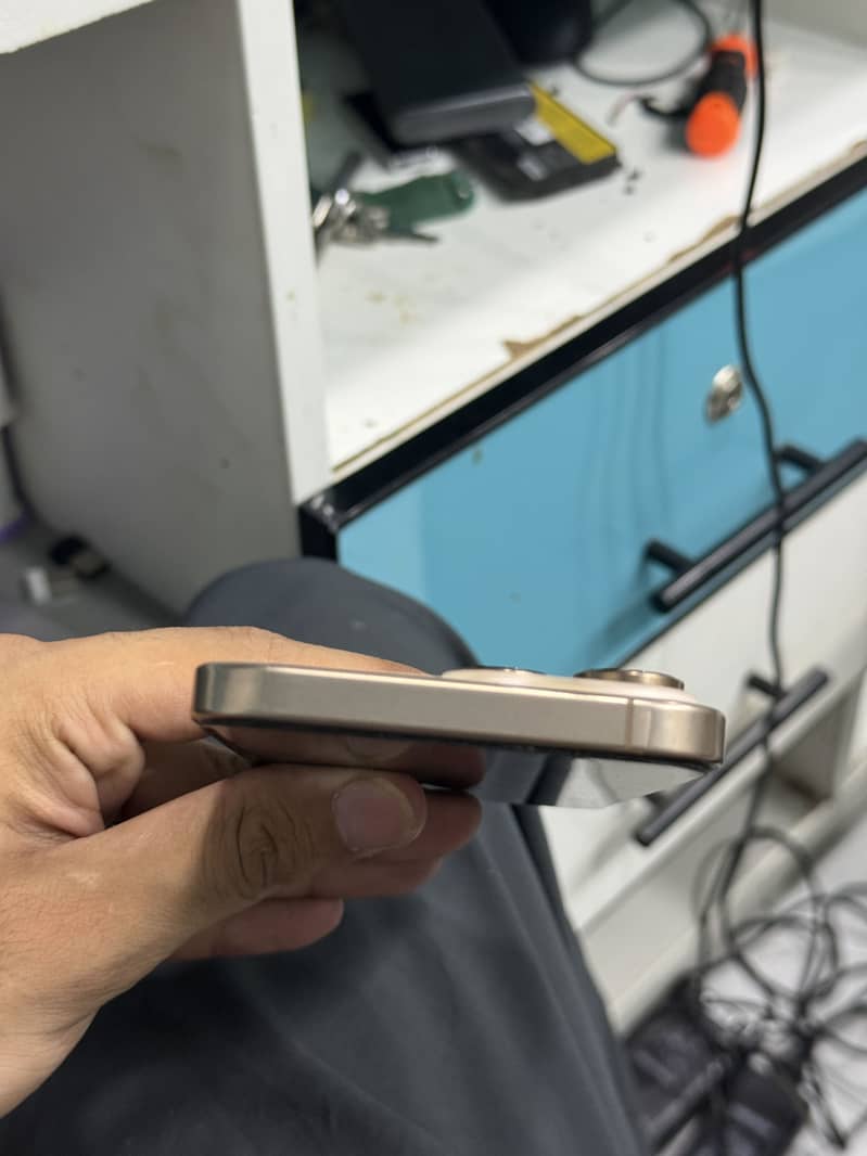 Apple iPhone 16 Pro Max 1