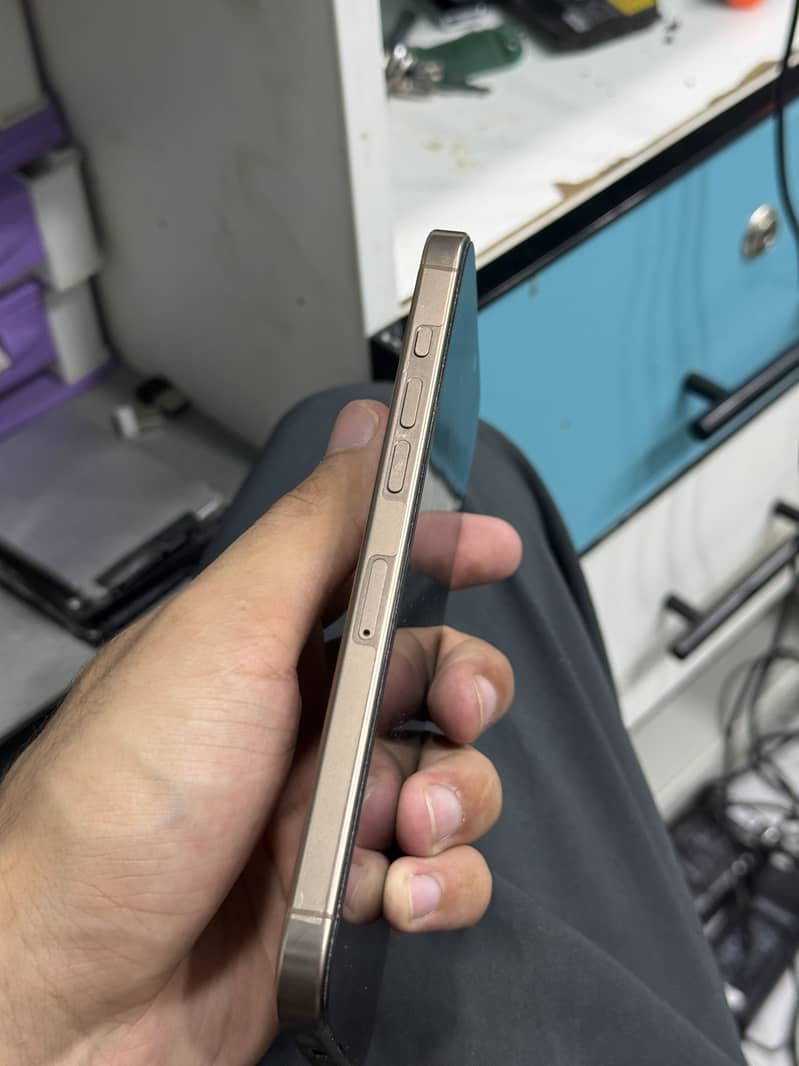 Apple iPhone 16 Pro Max 4
