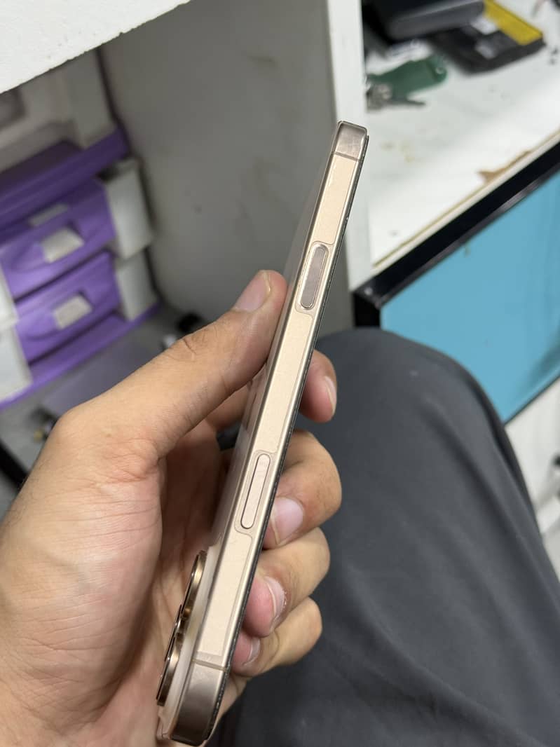 Apple iPhone 16 Pro Max 7