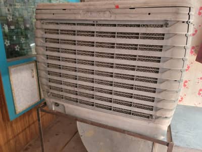 Evaporative chiller
