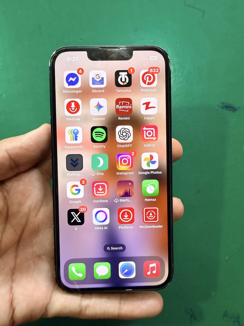 Apple iPhone 13 5