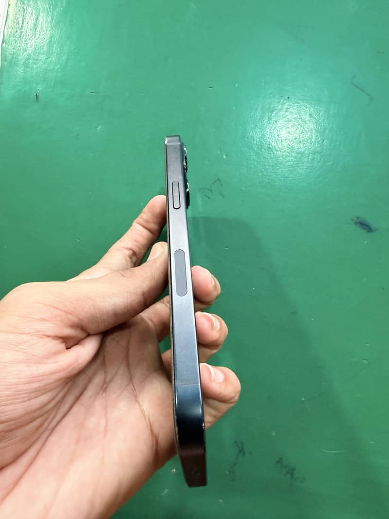Apple iPhone 13 6
