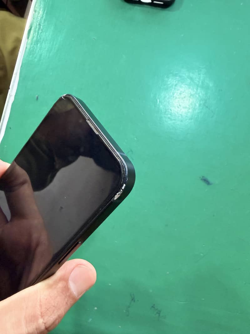 Apple iPhone 13 9