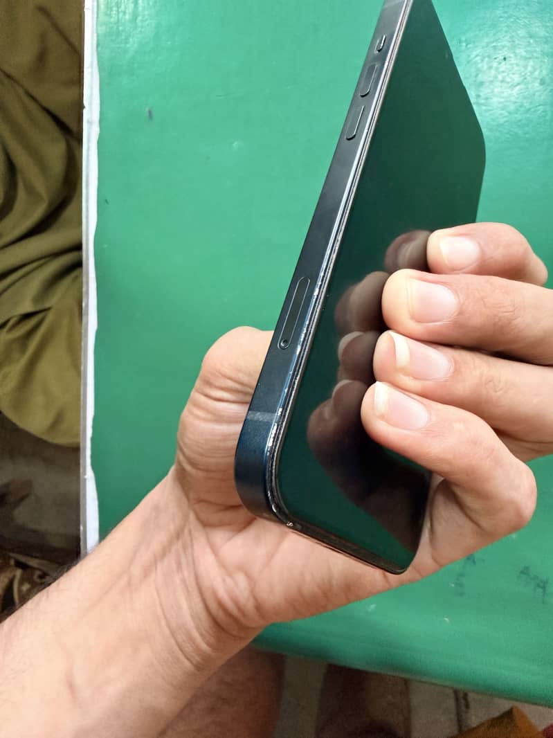 Apple iPhone 13 10