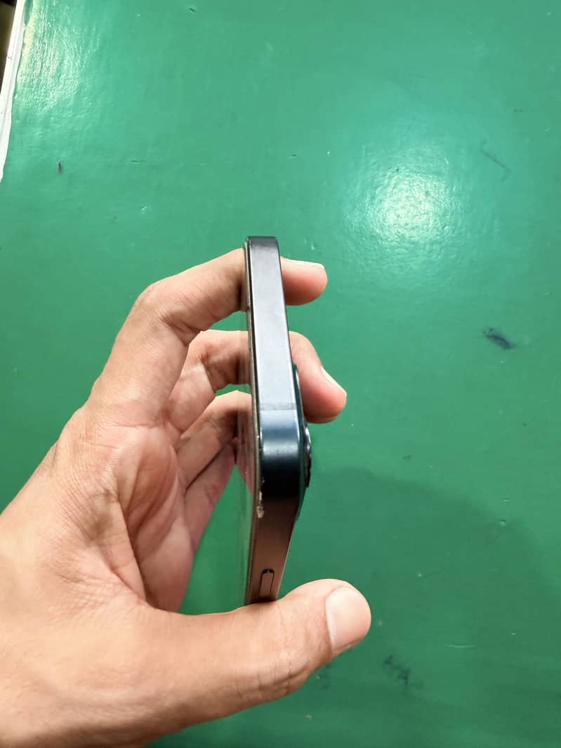 Apple iPhone 13 11