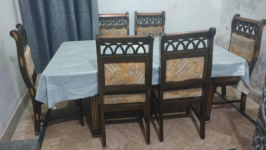 Dinning table 0