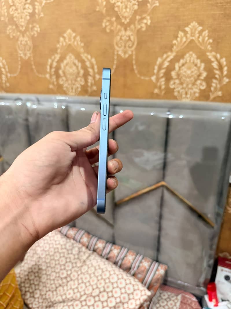 Apple iPhone 14 3
