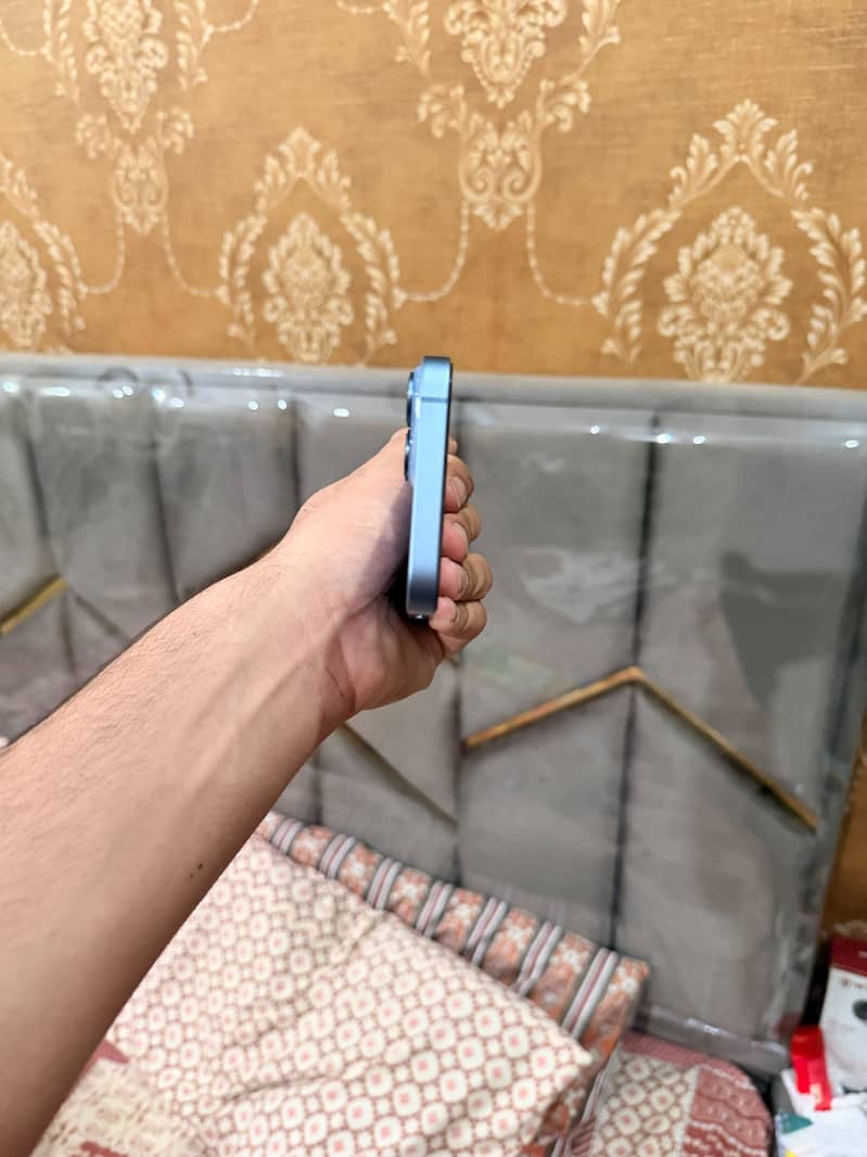 Apple iPhone 14 4