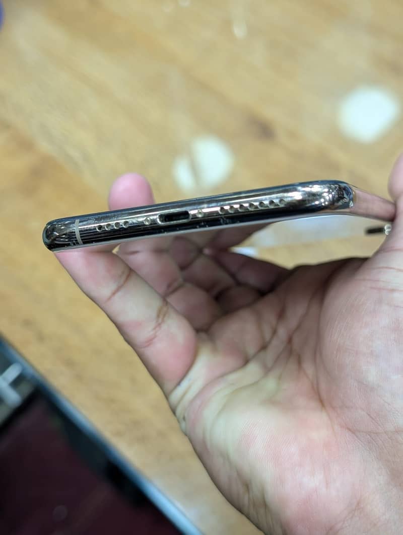 Apple iPhone XS Max 5
