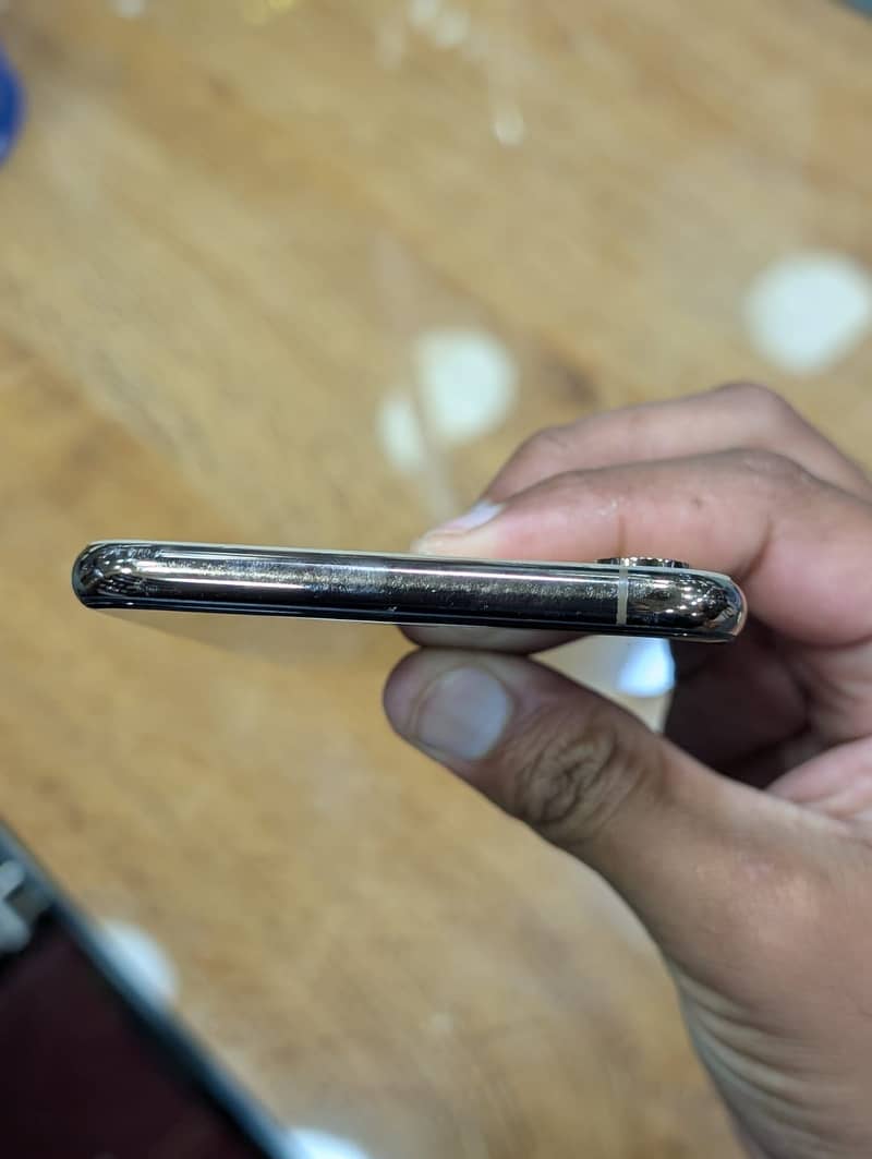 Apple iPhone XS Max 1