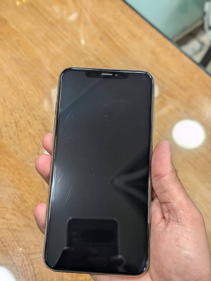 Apple iPhone XS Max 4