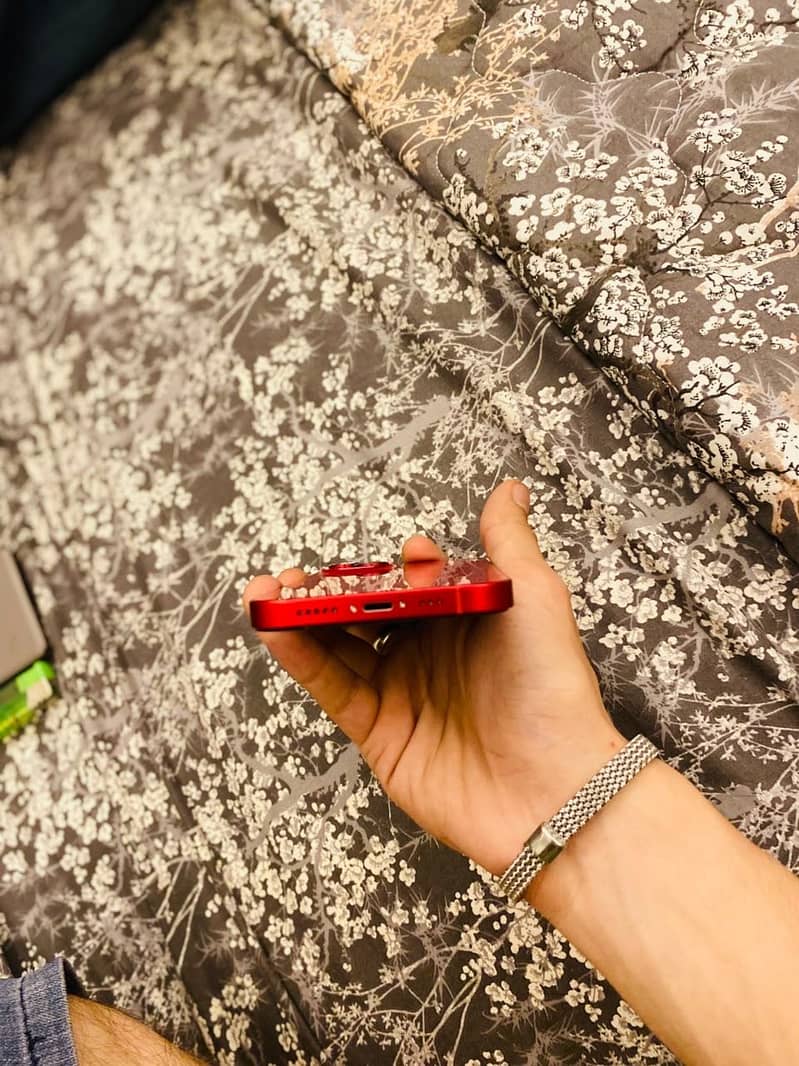 Apple iPhone 13 4