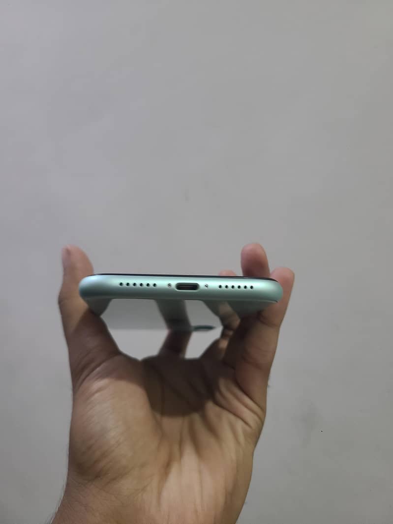 Apple iPhone 11 3