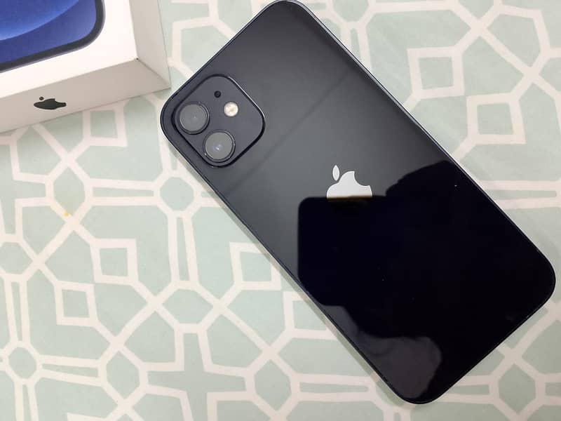 Apple iPhone 12 4