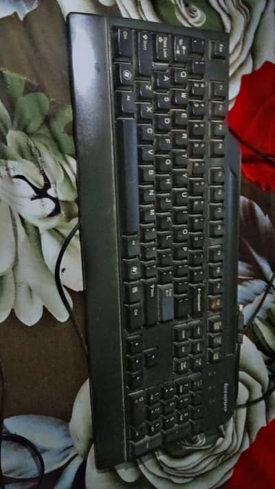 1 keyboard 1 mouse I power cable and 1 I mice