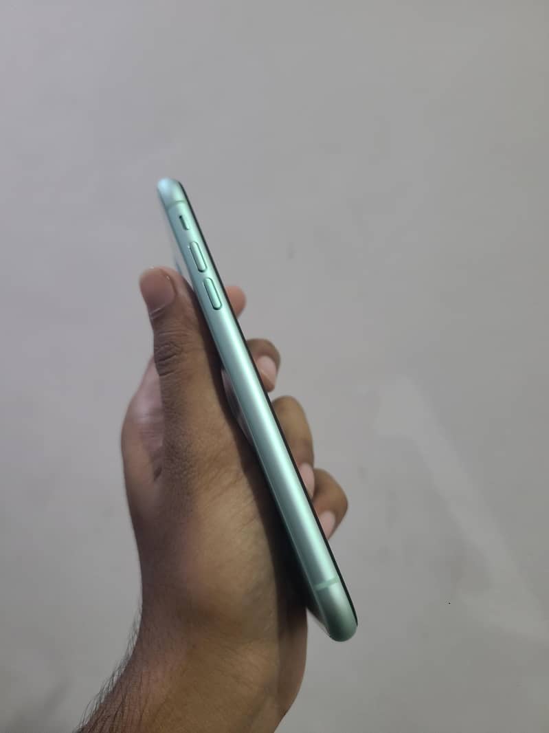 Apple iPhone 11 4