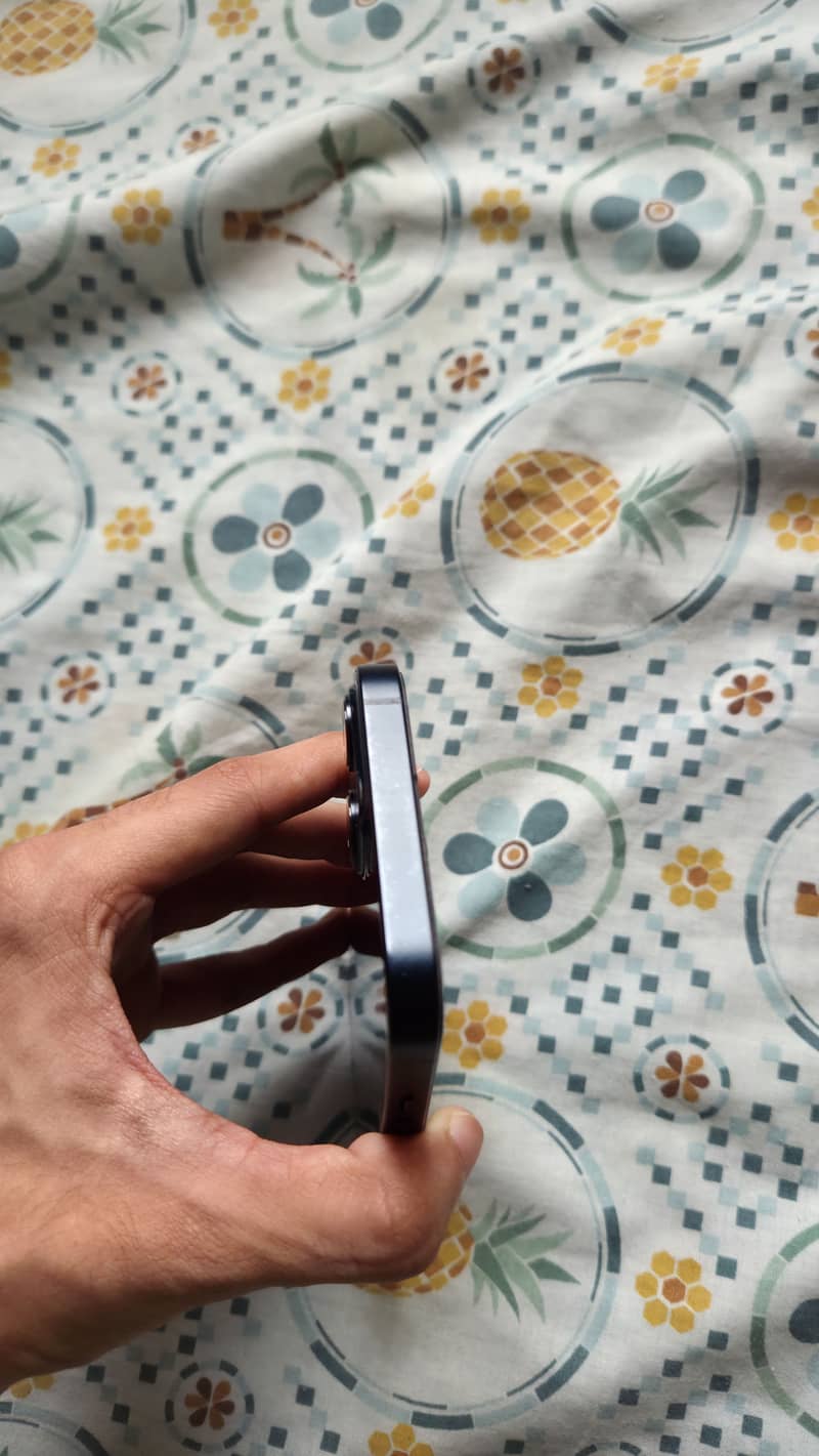 Apple iPhone 13 4