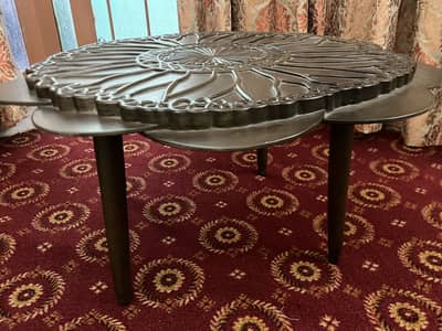 Centre table  size 3' x 3'