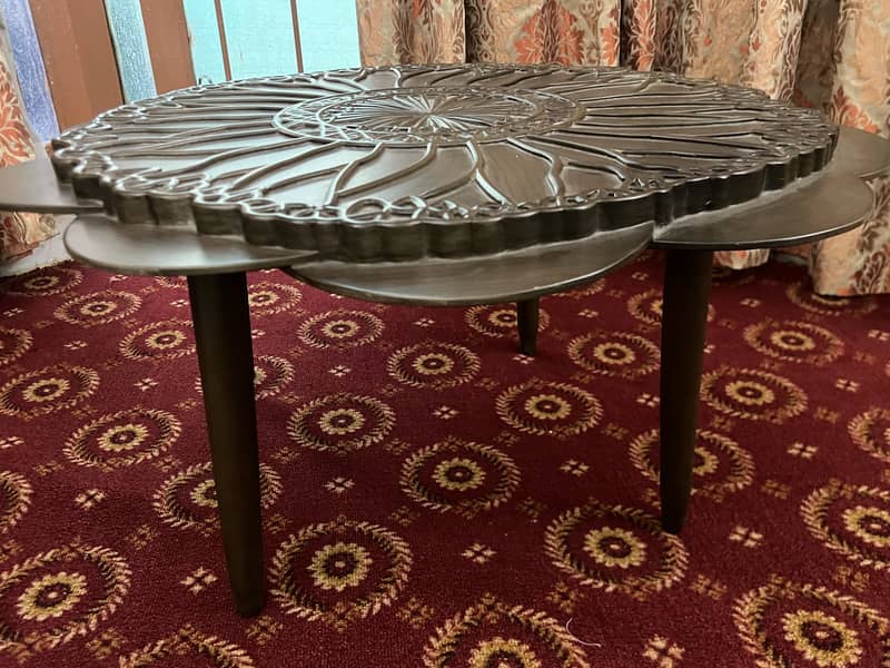 Centre table  size 3' x 3' 0
