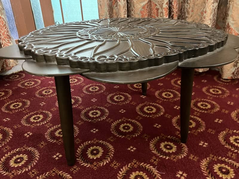 Centre table  size 3' x 3' 1