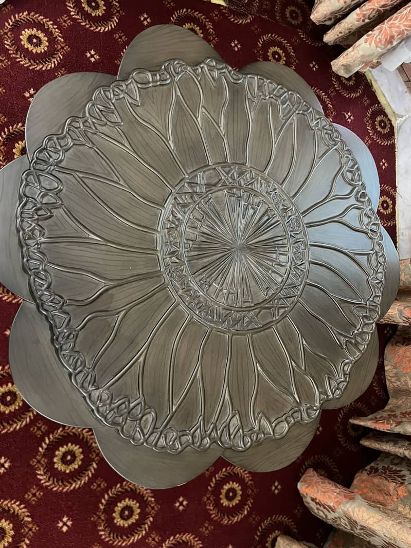 Centre table  size 3' x 3' 2